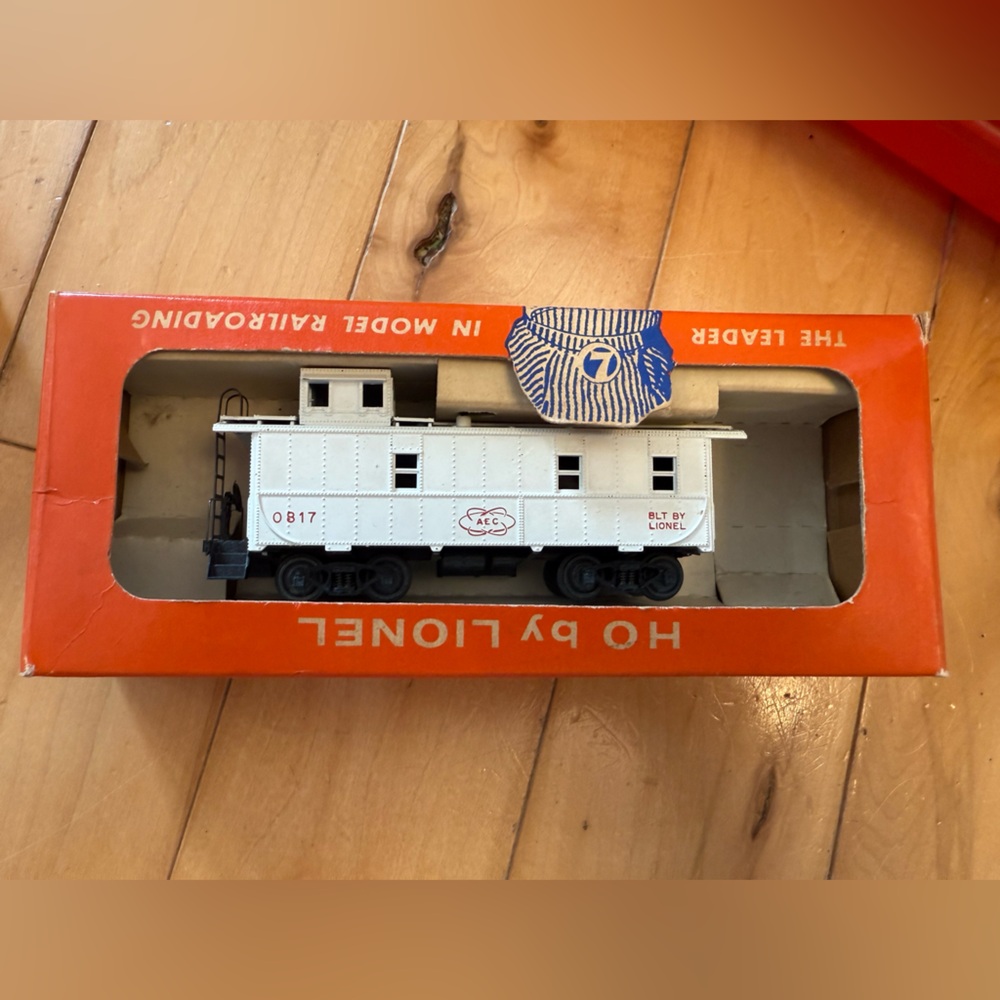 Lionel white  HO Scale Model Train Car